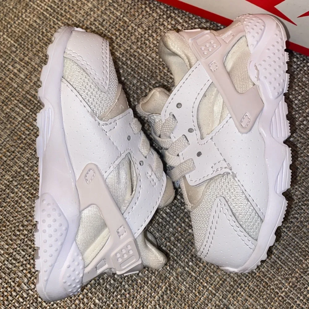 Kids Nike Huarache shoes size 5c - Picture 3 of 7